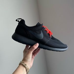Nike Roshe Run (Men’s/ 2 Pairs)